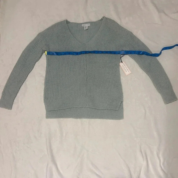 Cupcakes and Cashmere Sweater - Picture 9 of 11